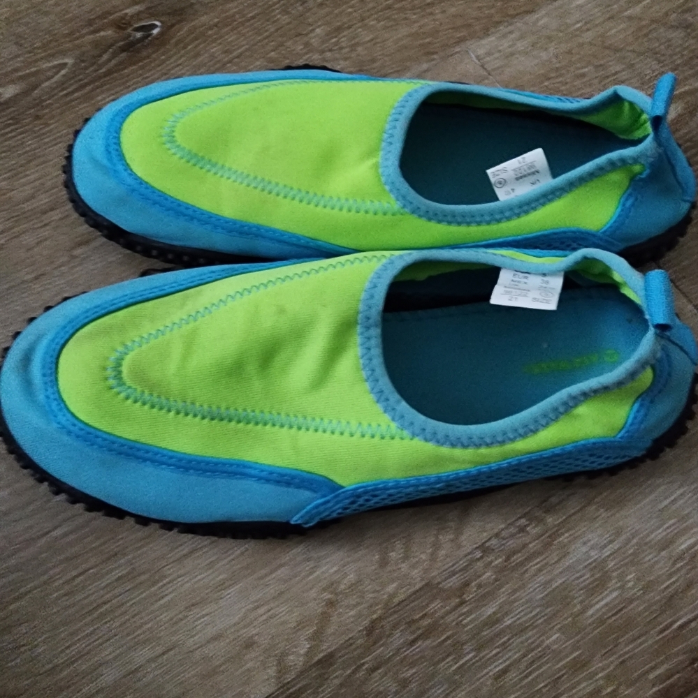 AIRWALK WATER SHOES SIZE 5